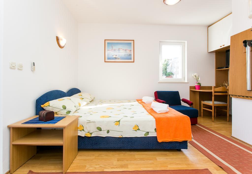 Apartments Miramare & Campara ดูบรอฟนิก ภายนอก รูปภาพ